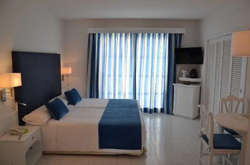 Aparthotel Club Cala Pada Playa S'Argamassa