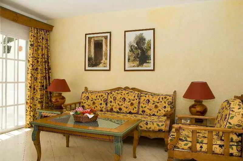 Aparthotel Club Cala Pada Playa S'Argamassa